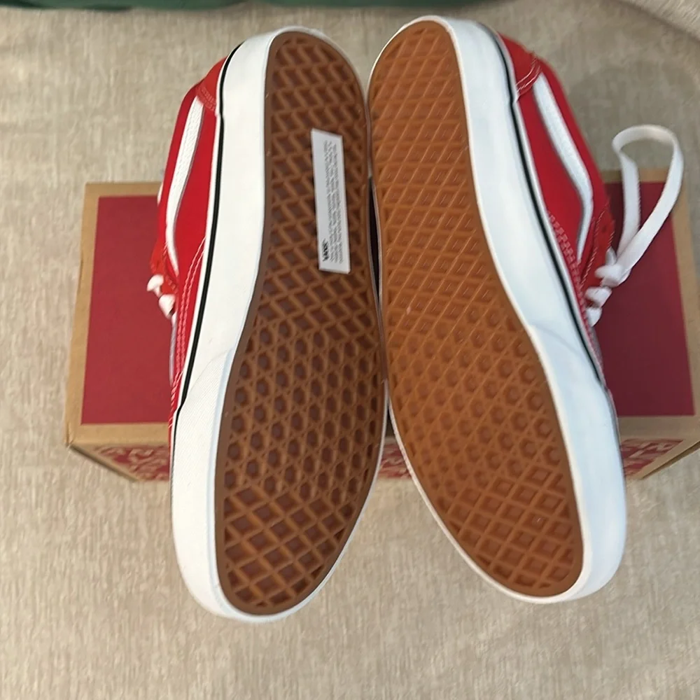 Vans “Old Skool Shoe” in red - Picture 6 of 7